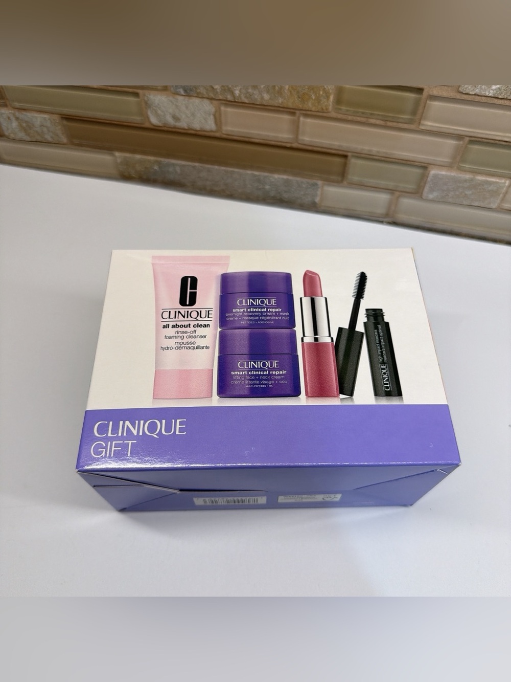 Clinique Gift Deluxe 5-Piece Skincare & Makeup Set (Brand New)